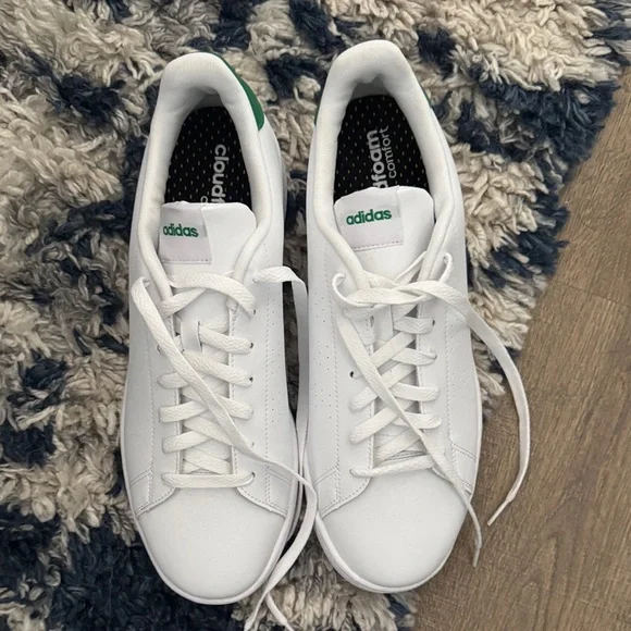 Adidas Cloudfoam White and Green Sneakers - Picture 2 of 4